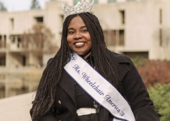 Chandra Smith, première Américaine noire couronnée Miss fauteuil roulant des États-Unis