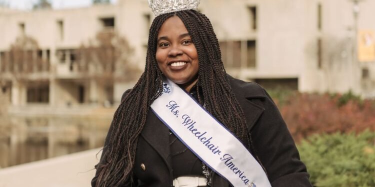 Chandra Smith, première Américaine noire couronnée Miss fauteuil roulant des États-Unis