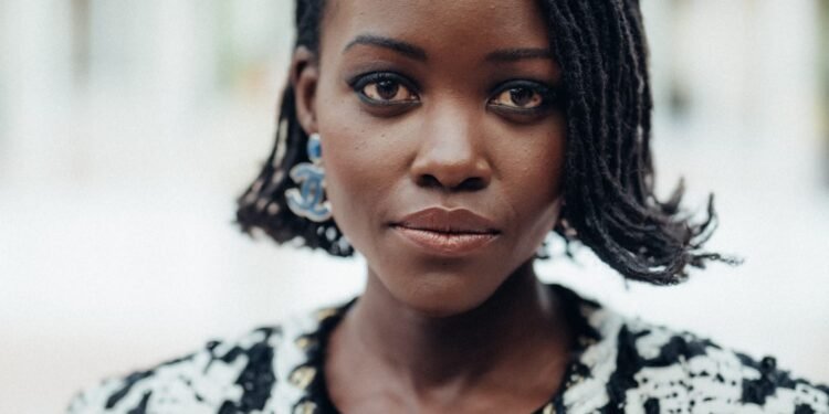 Lupita Nyong’o devient l’ambassadrice de la maison Chanel
