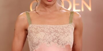 Zoe Kravitz relance les écouteurs filaires